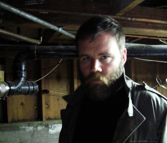 Liberteer grindaa systeemiä vastaan puhaltimin ja taisteluhymnein