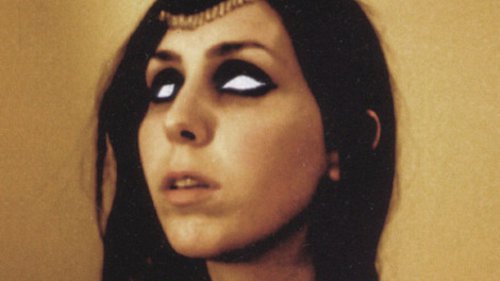 Doomfolk, folkdoom tai miten tuota Chelsea Wolfea nyt kuvailisi, Kutoselle hän kuitenkin on tulossa keikalle