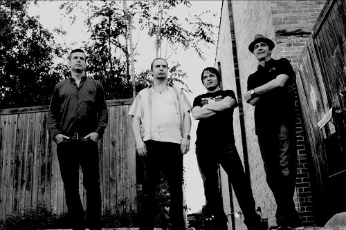 Mike Pattonin johtama Tomahawk saapuu Suomeen, lämppärinä Omar Rodriguez Lopezin uusi bändi