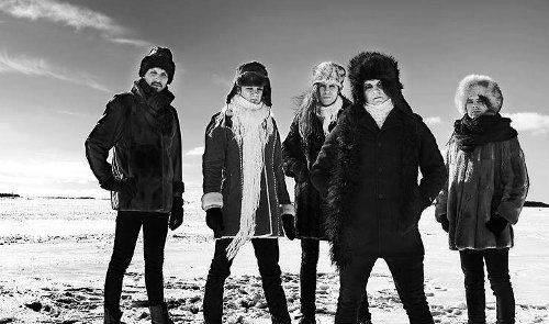 Suominousu: Verhot – Odotan